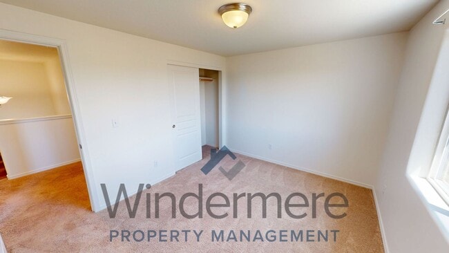 Building Photo - 229 Kokanee Ln