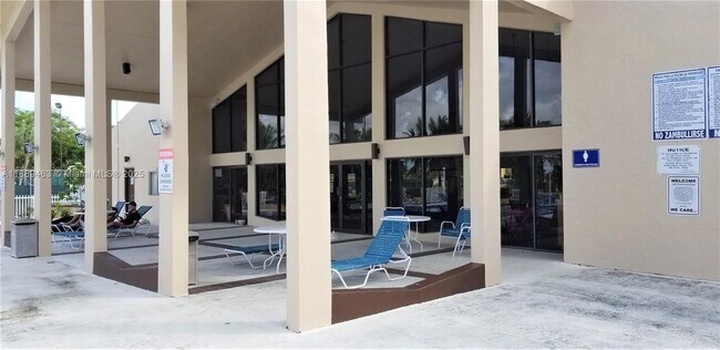 Building Photo - 14201 N Kendall Dr