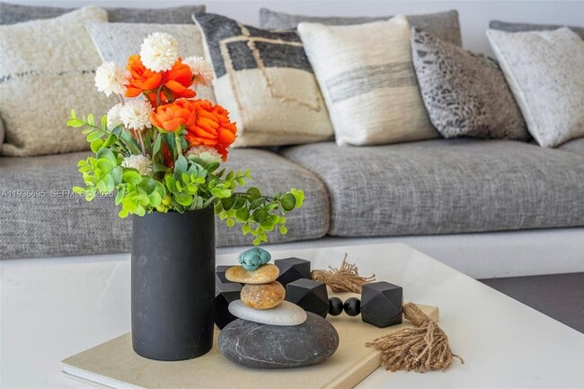 Building Photo - 2301 Collins Ave