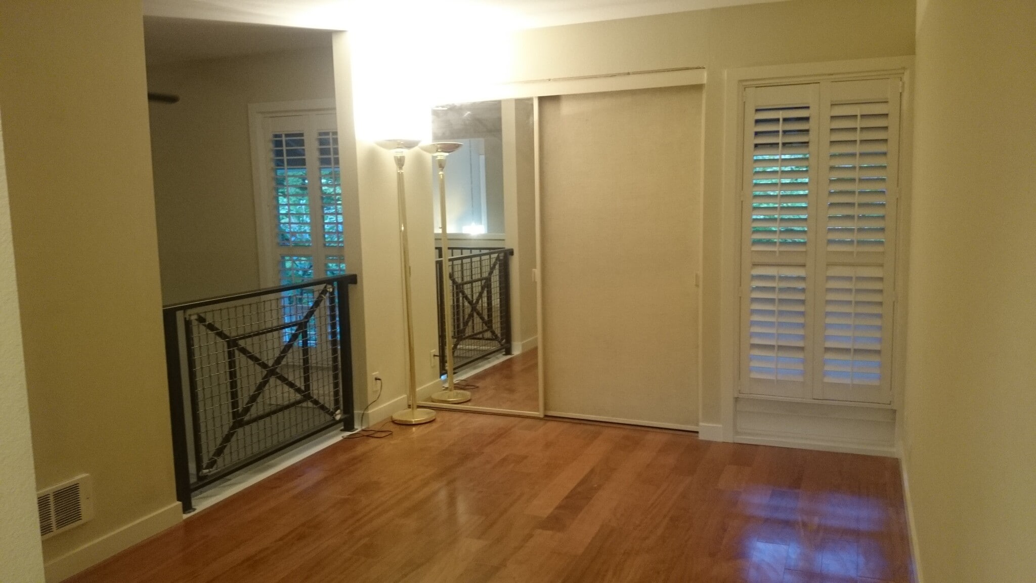 Building Photo - 860 100th Ave NE