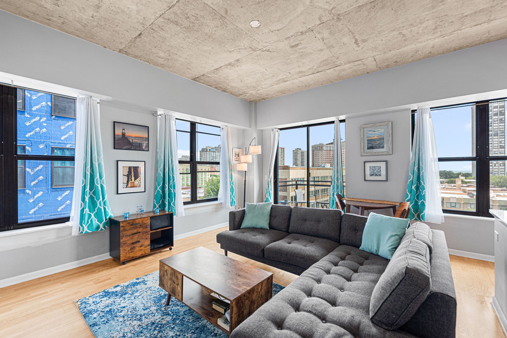 Building Photo - 1122 W Catalpa Ave