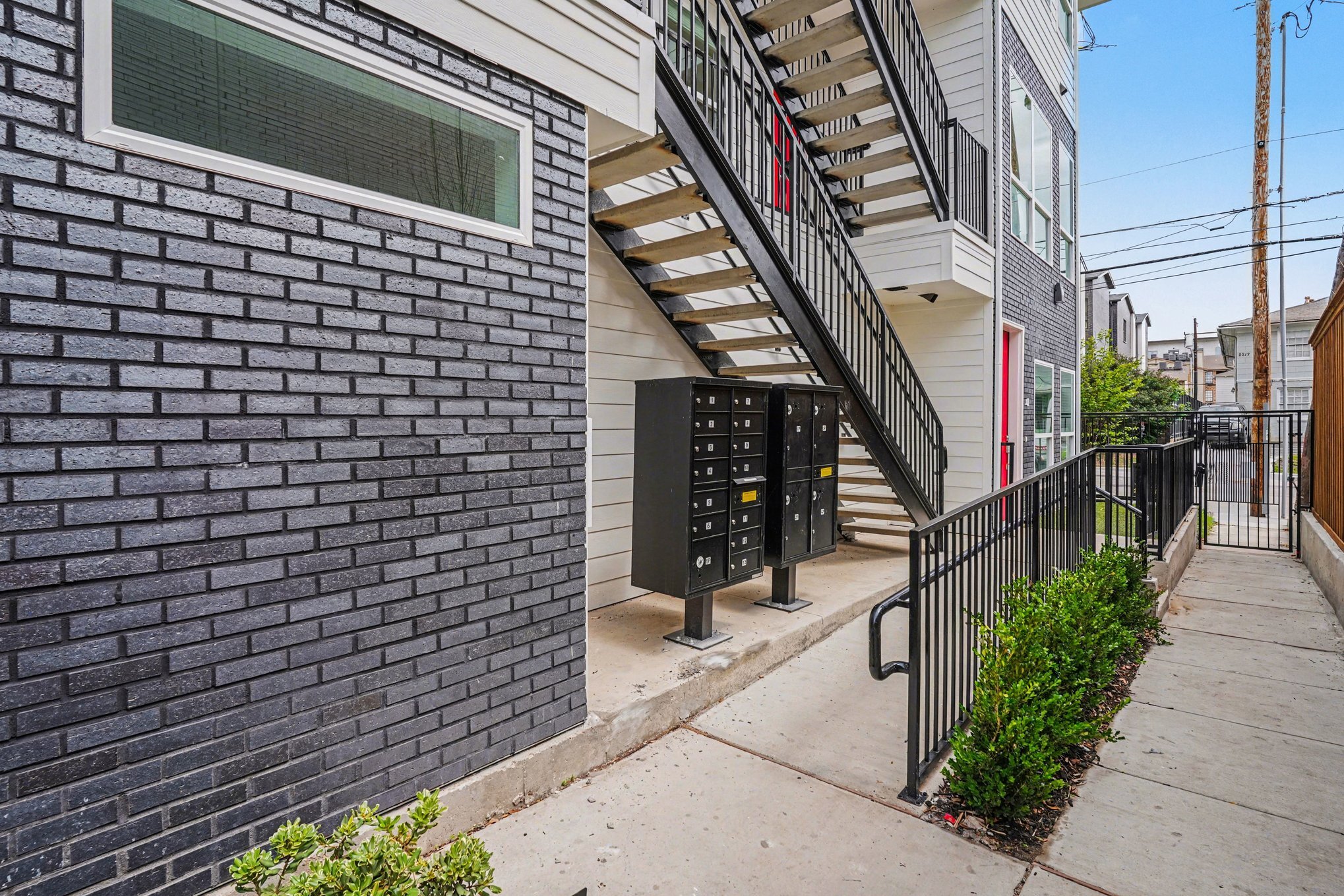 Building Photo - 2217 N Fitzhugh Ave