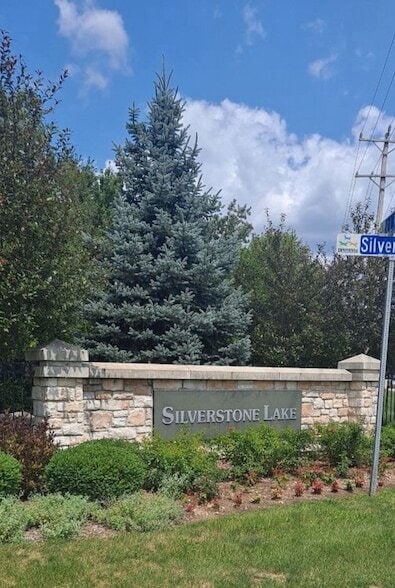 Building Photo - 2427 Silverstone Dr