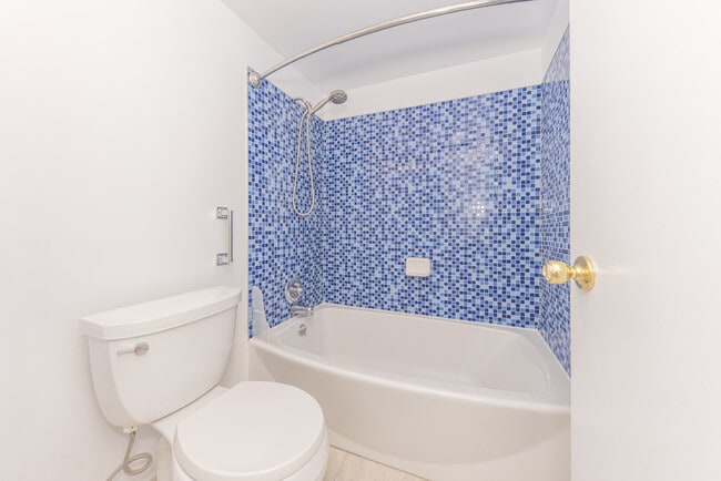 Building Photo - 2407 Packard St