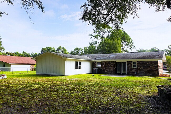 Building Photo - 637 McDowell Rd