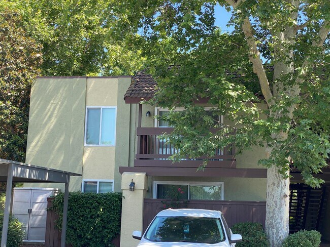 Building Photo - 2909 Huntington Blvd