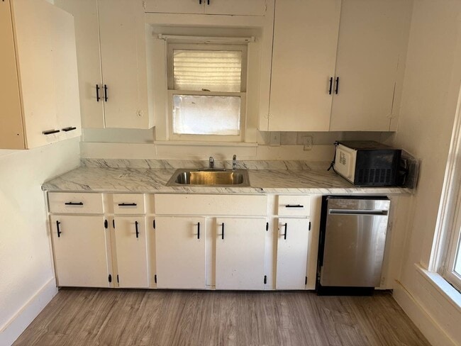 Building Photo - 8112 Melrose Ct W