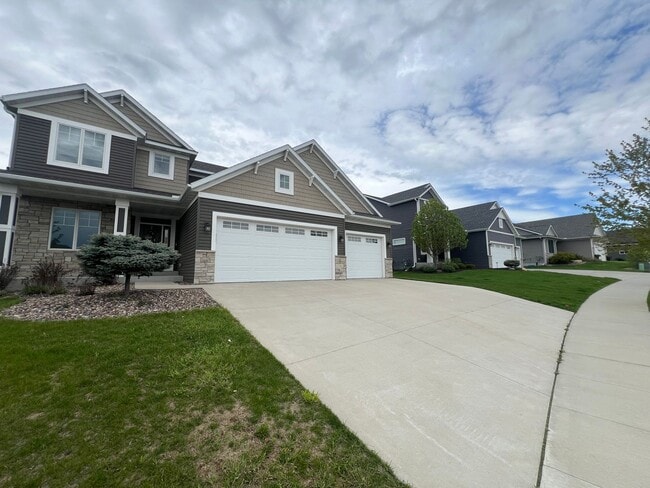 Building Photo - Beautiful 5-bed, 3.5-bath Single Family Home!