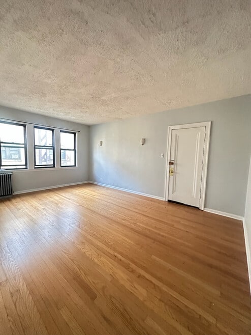 Building Photo - 5657 N Spaulding Ave