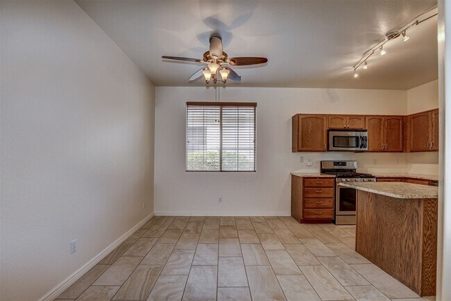 Building Photo - 3 bedroom 2 bathroom home for Rent in StoneRidge!