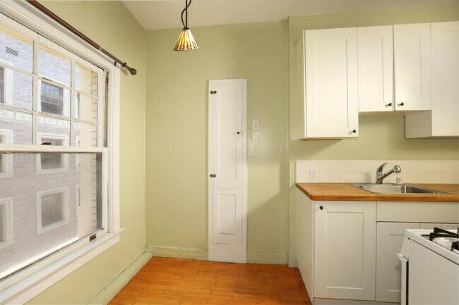 Building Photo - 2121 James M Wood Blvd