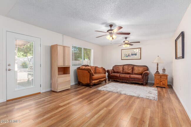 Building Photo - 4524 E Voltaire Ave