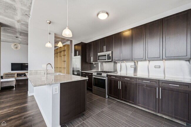 Building Photo - 235 W Van Buren St