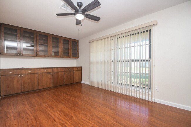 Building Photo - 2515 Valleyfield Dr