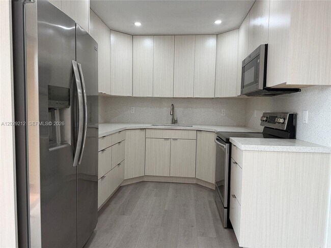 Building Photo - 3021 W 76th St