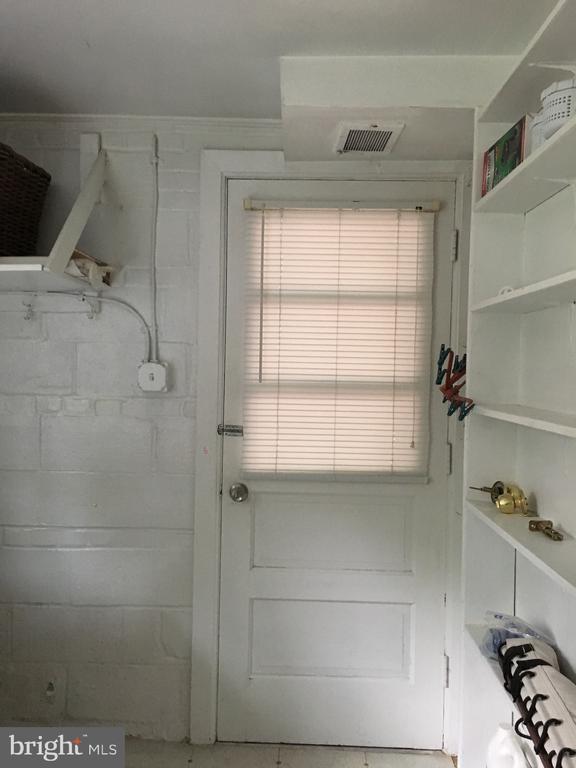 Building Photo - 9204 Bardon Rd