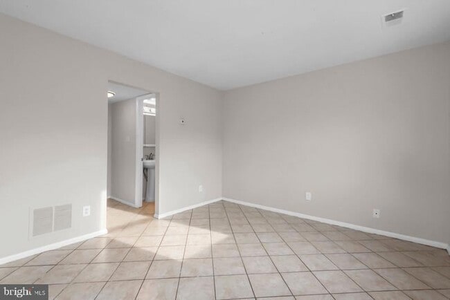 Building Photo - 45 Heritage Ct