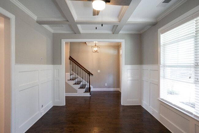 Building Photo - 657 Tree Top Trl