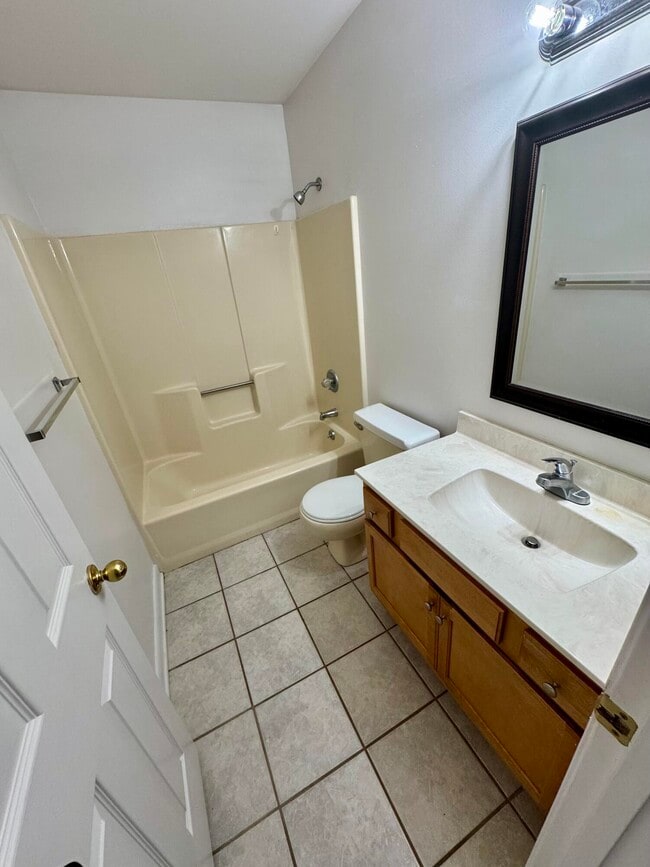 Building Photo - 129 SE Scottwood Dr