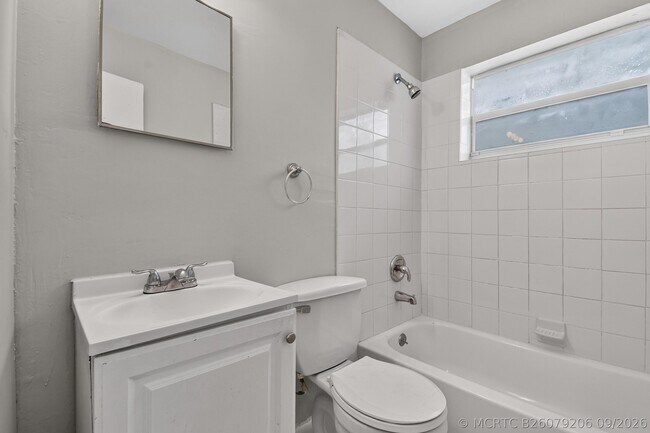 Building Photo - 1037 W 28th St
