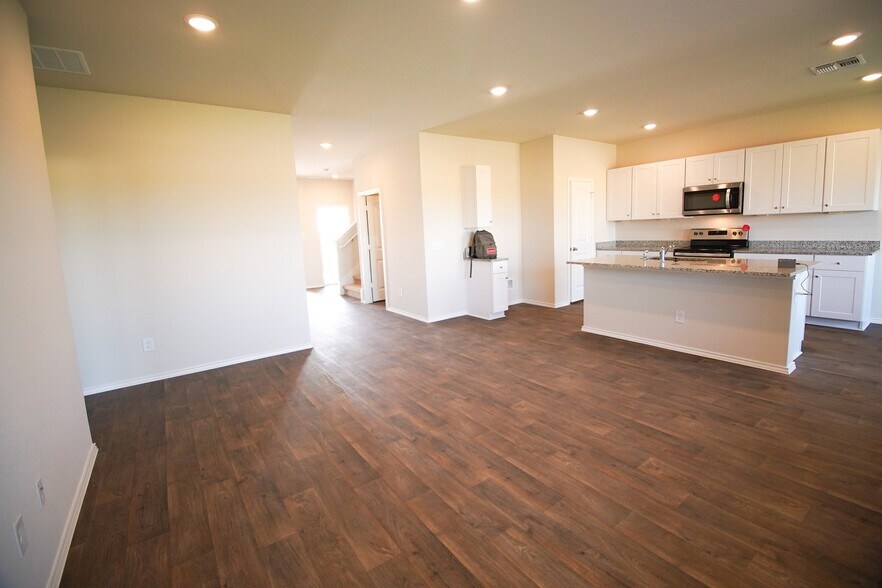 Building Photo - 472 Desert Willow