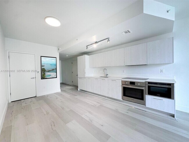 Building Photo - 501 NE 31st St