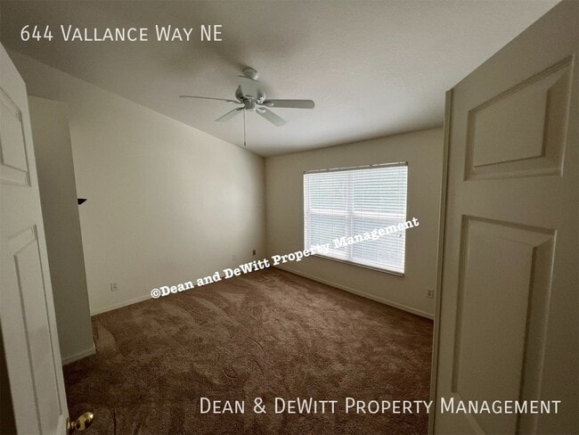 Building Photo - 644 Vallance Way NE