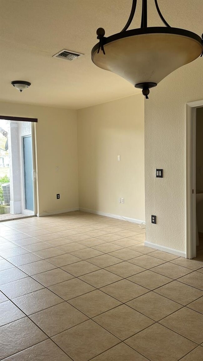 Building Photo - 2766 SW 82nd Ave