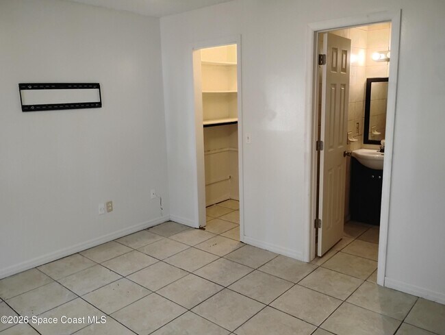 Building Photo - 1533 Emerson Dr SE