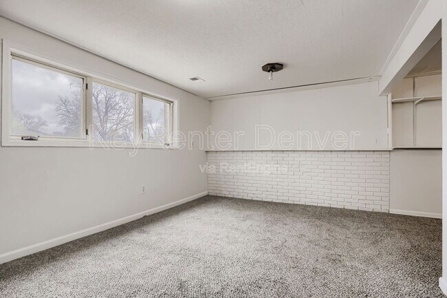 Building Photo - 949 Olathe St