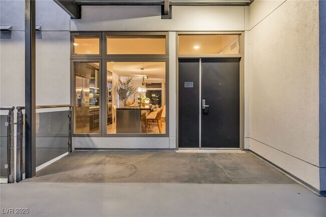 Building Photo - 8925 W Flamingo Rd