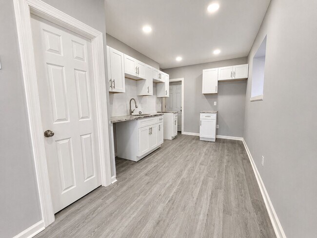 Building Photo - 1308 S Reese St
