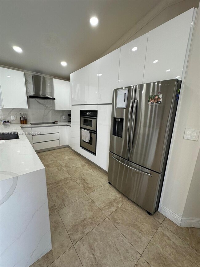 Building Photo - 11421 SW 145th Ave