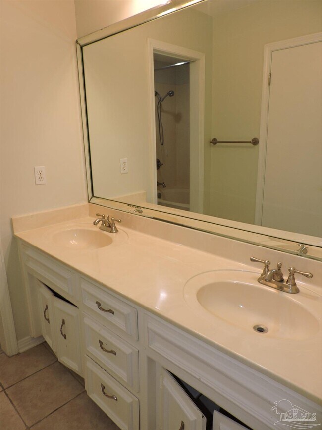 Building Photo - 2780 Honeywood Dr