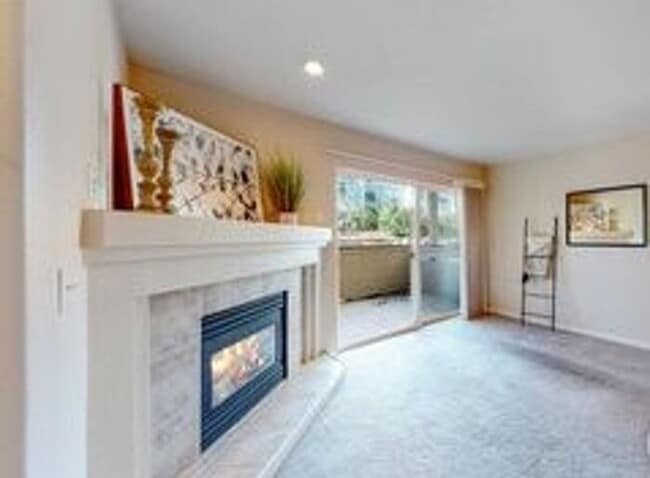 Building Photo - Cozy Two Bed/Two Bath Condo in Convenient ...