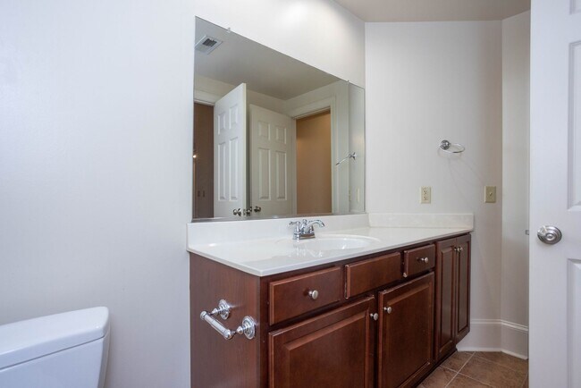 Building Photo - Flag Factory #10H