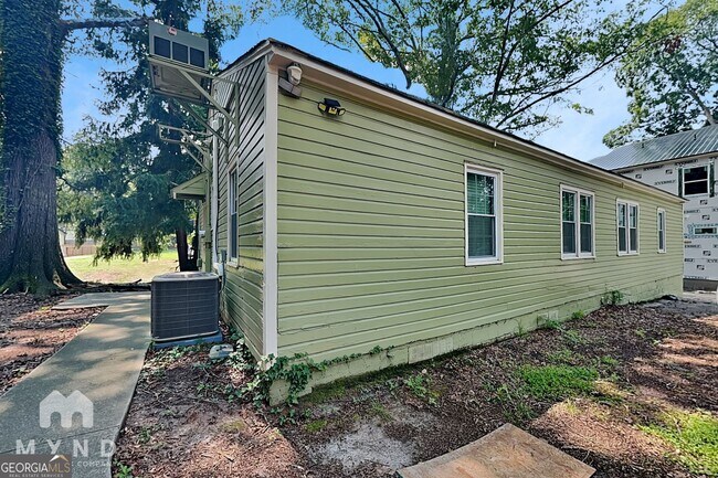 Building Photo - 1319 Campbellton Rd SW