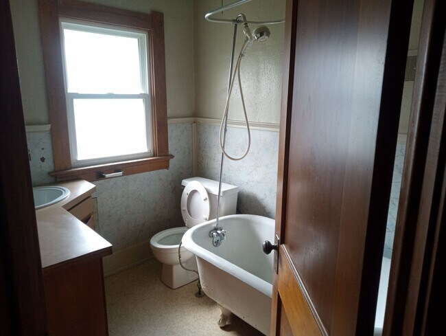 Building Photo - 1525 Kelsey Ave