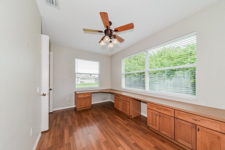 Building Photo - 5412 Lexington Dr