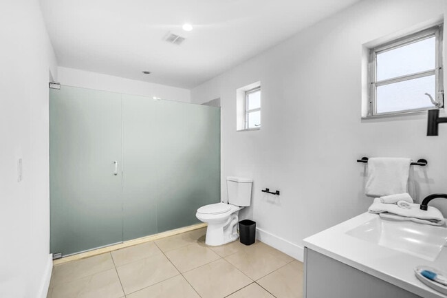 Building Photo - 18735 NE 18th Ave