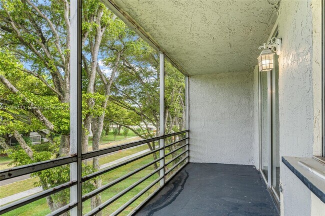 Building Photo - 9091 Lime Bay Blvd