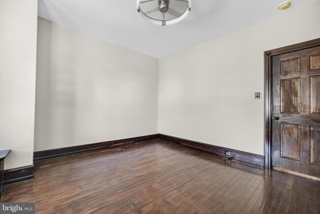 Building Photo - 5452 Catharine St