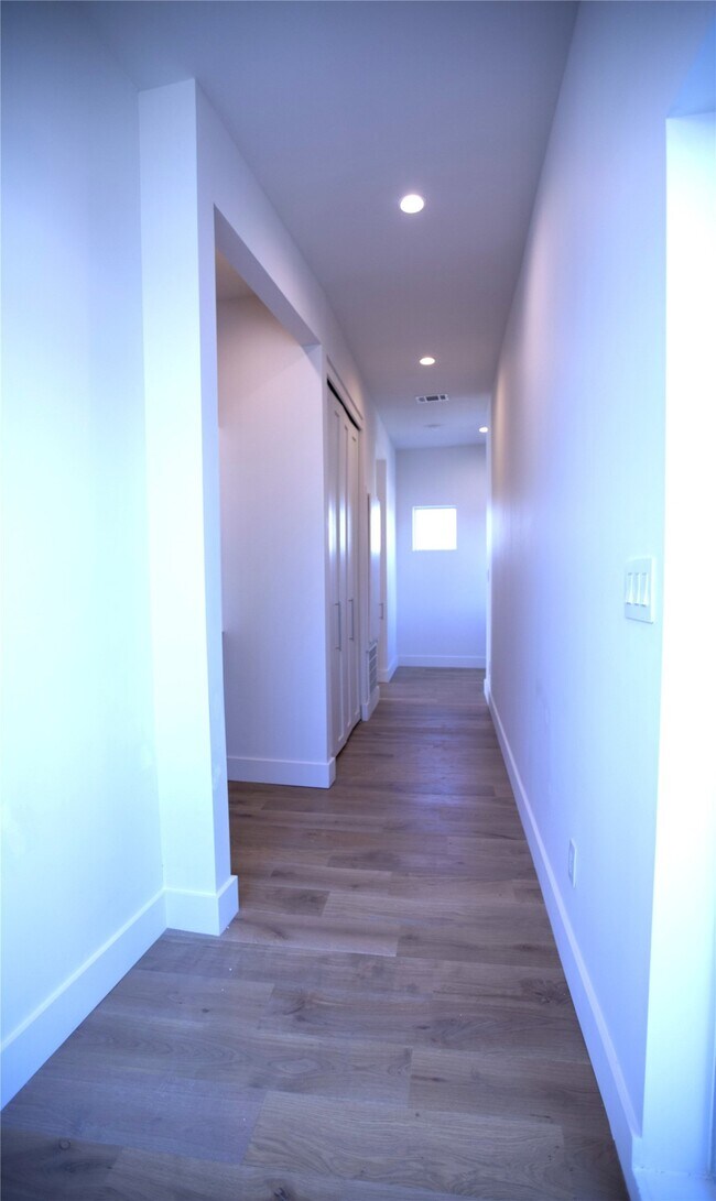 Building Photo - 3512 Mt Vernon St