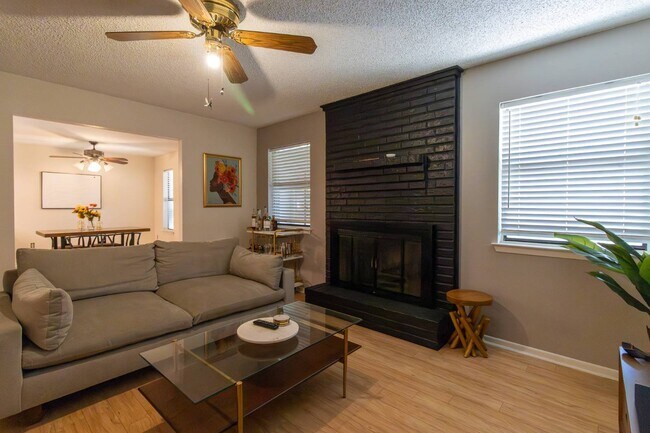 Building Photo - 1609 Ronstan Dr