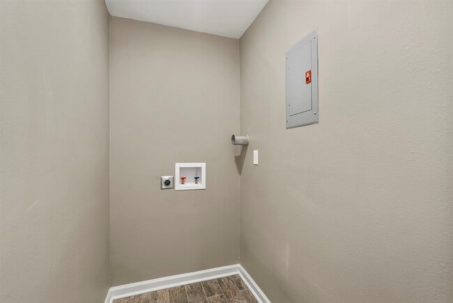 Building Photo - 3411 Balboa Cir