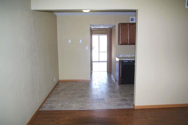 Building Photo - 305 Baltes Dr