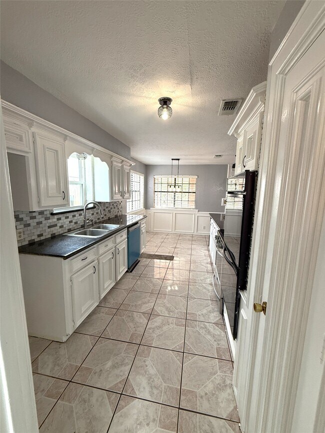 Building Photo - 11611 Stone Bridge Dr