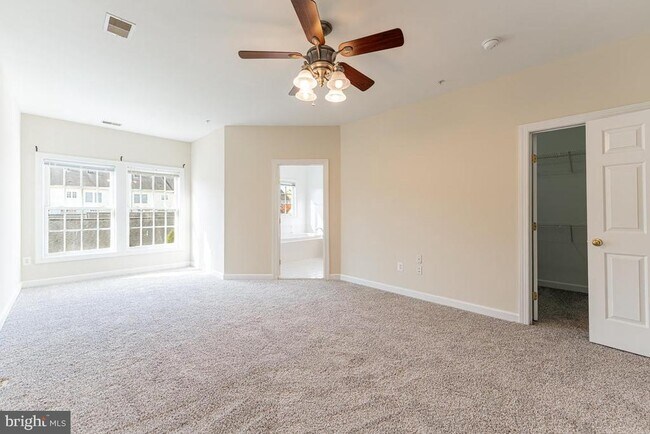 Building Photo - 3874 Carriage Hill Dr