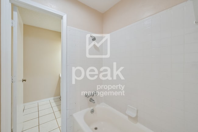 Building Photo - $1,549! 2/Bed1.5Bath duplex in Arlington!