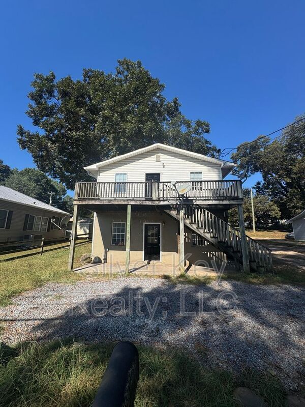 Building Photo - 702 Eastanallee Ave